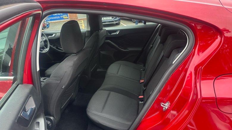 Ford Focus 1.0 EcoBoost Hybrid mHEV 155 Titanium 5dr Petrol Hatchback